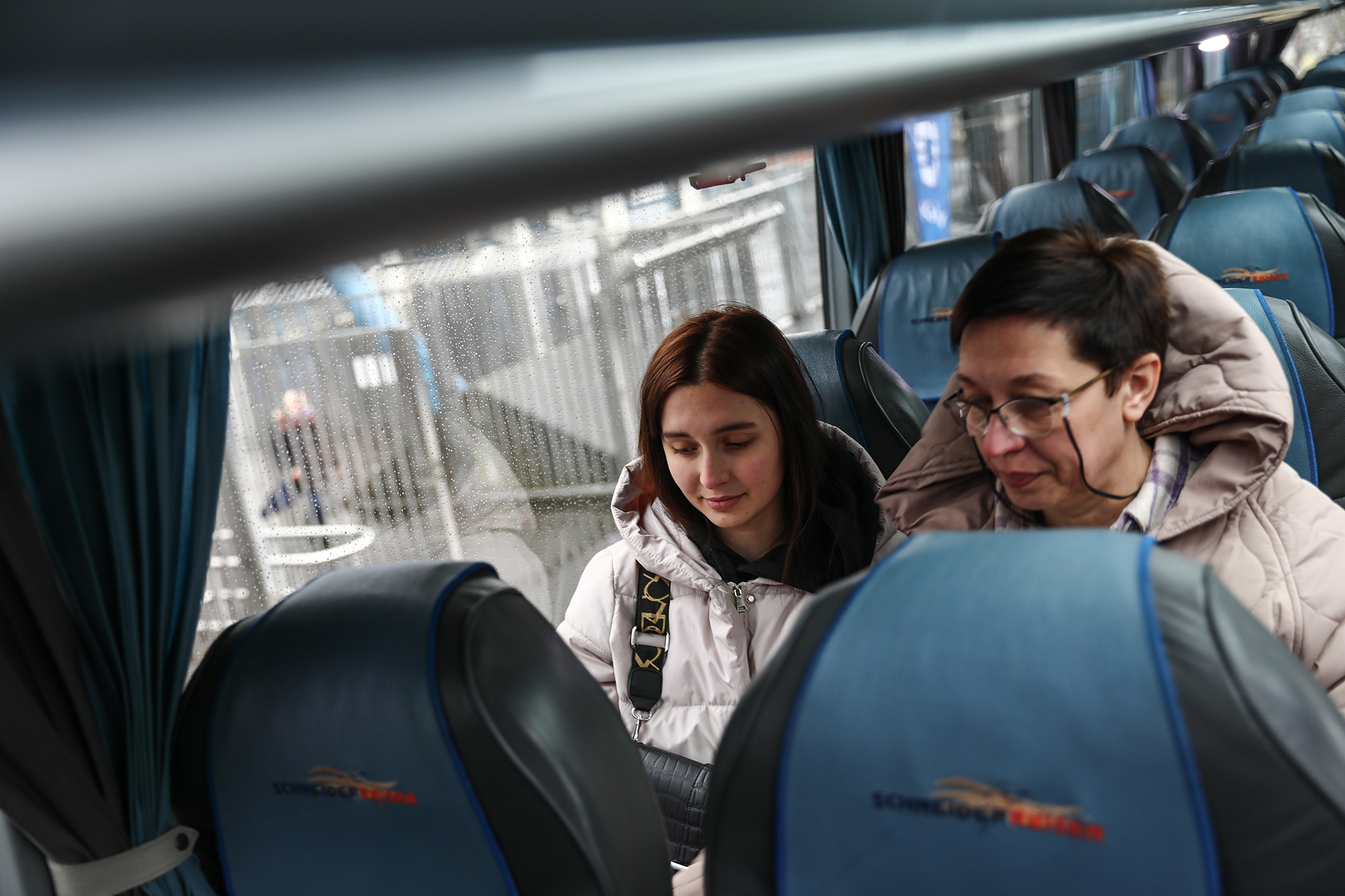 2000 франків на родину. Швейцарія надає українцям гроші на повернення додому